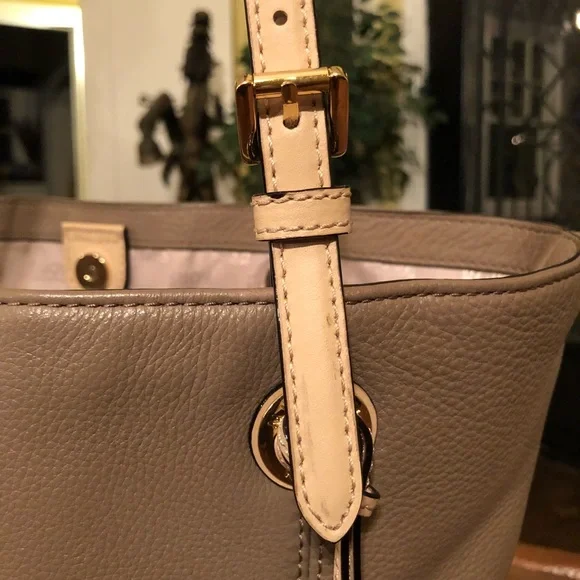 🔥SALE! Michael Kors Jet Set Leather Tote Bag🔥 - Picture 5 of 8